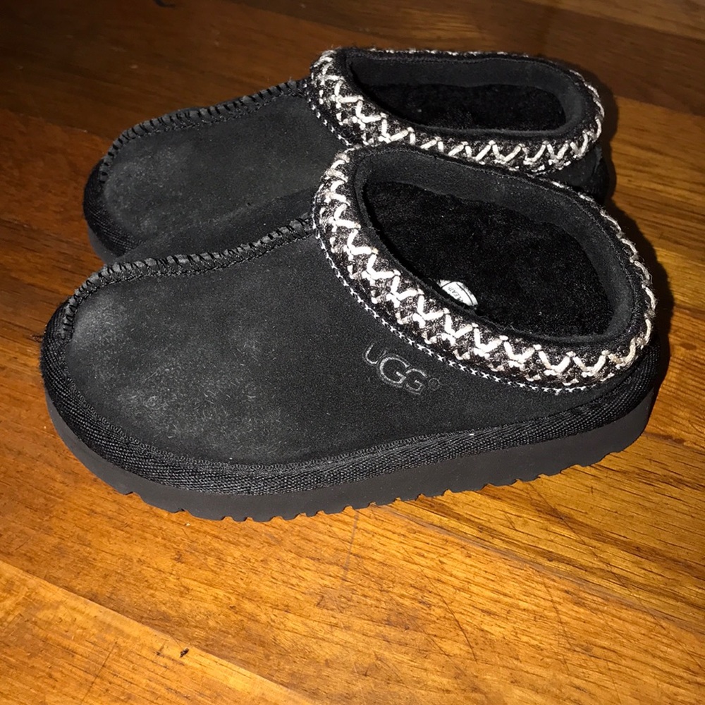 UGG SLIPPERS